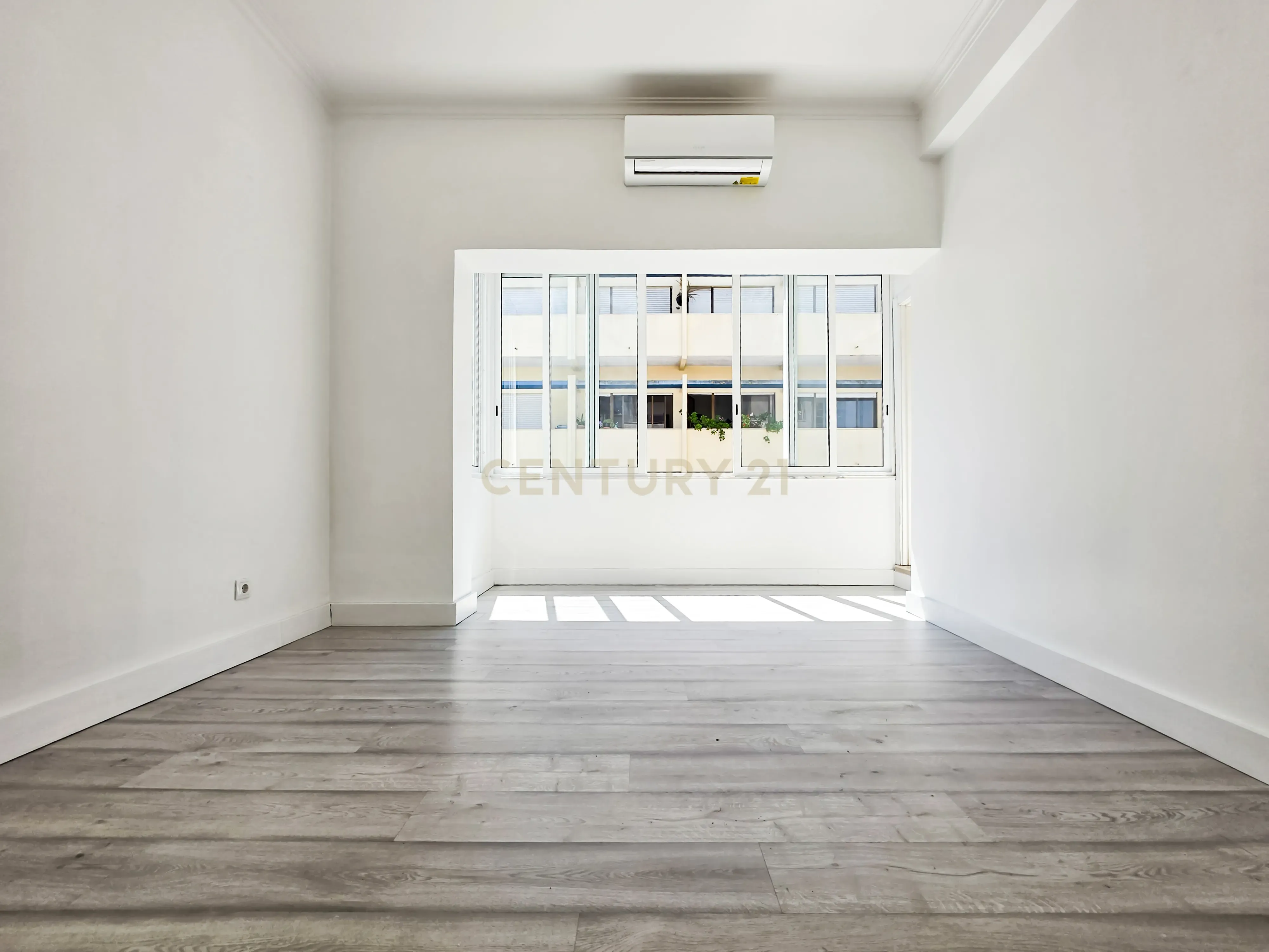 Fotografia 6 de Apartamento T2 Remodelado no Barreiro – Moderno, Versátil e Pronto a Habitar