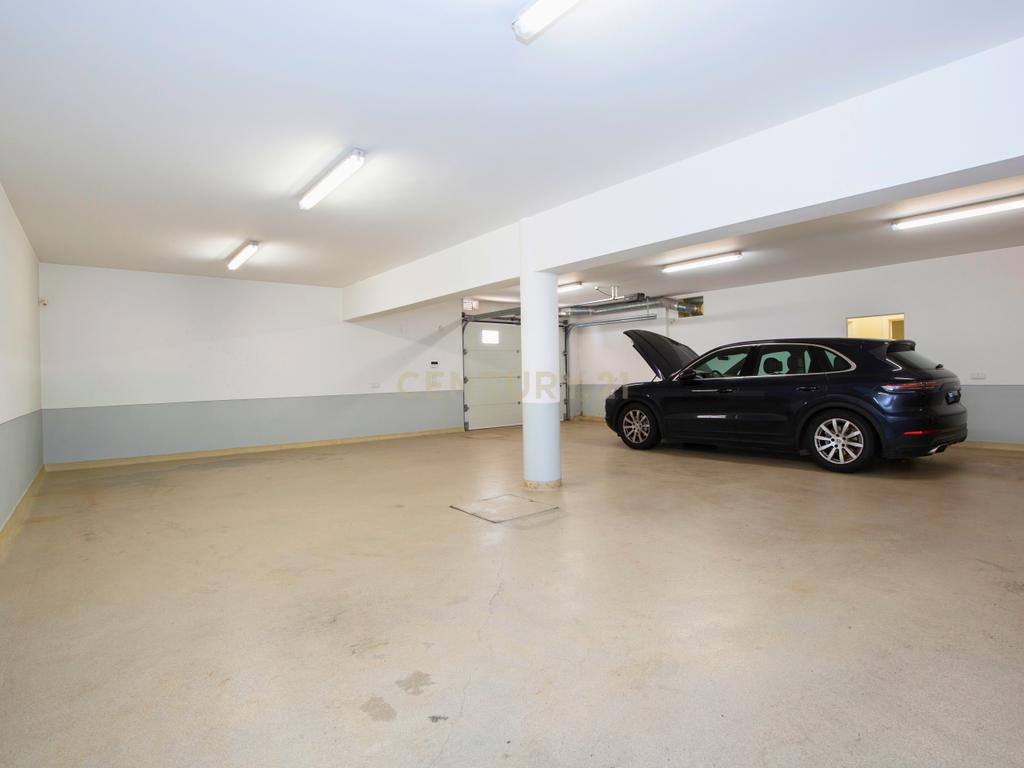 Moradia T7 com Piscina em Alcabideche- Cascais - Image 40
