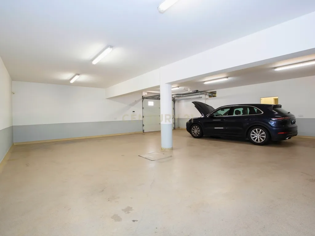 Moradia T7 com Piscina em Alcabideche- Cascais - Image 40