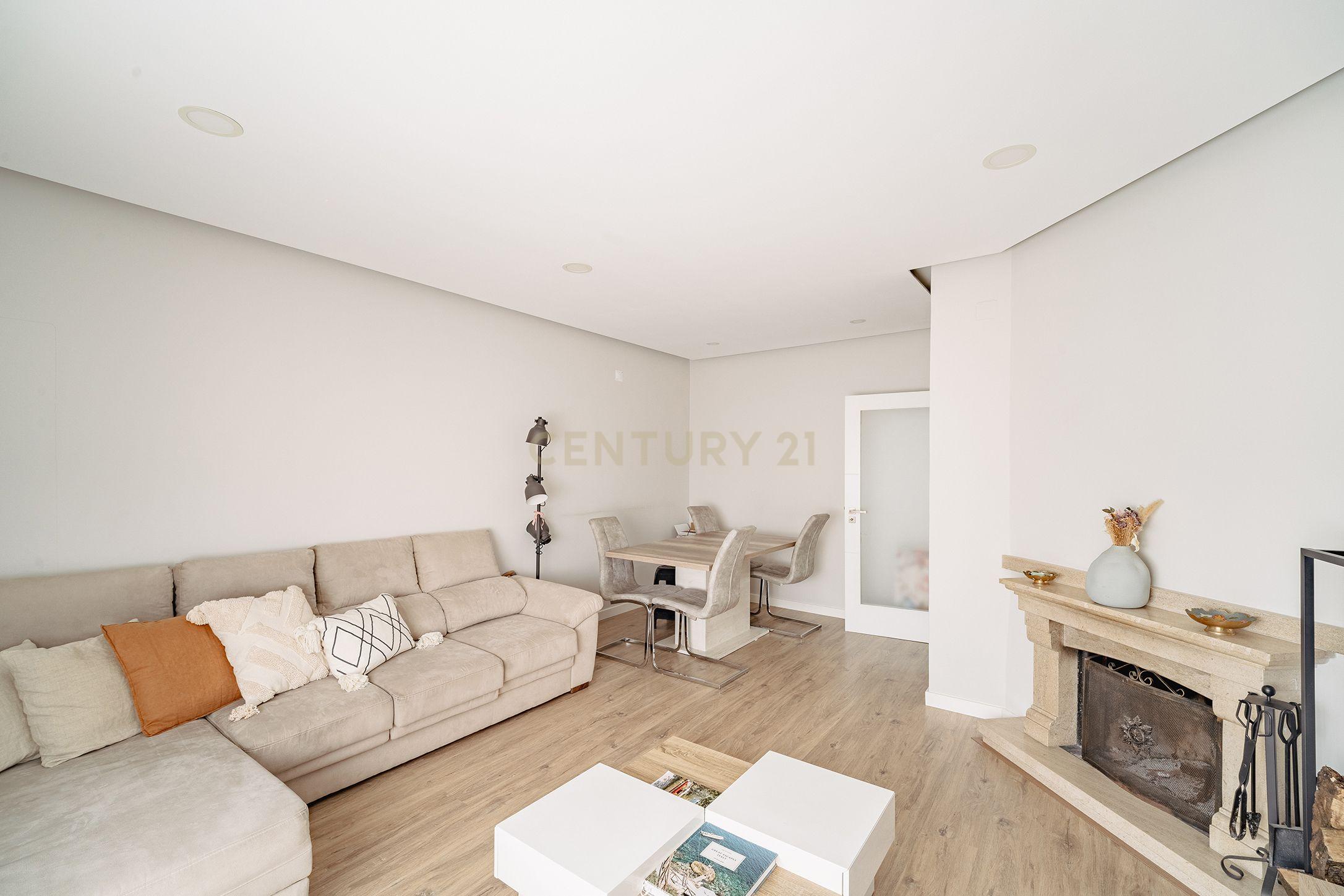 Fotografia 10 de Oportunidade Única no Feijó | T3 Remodelado, 107 m² e Pronto a Habitar
