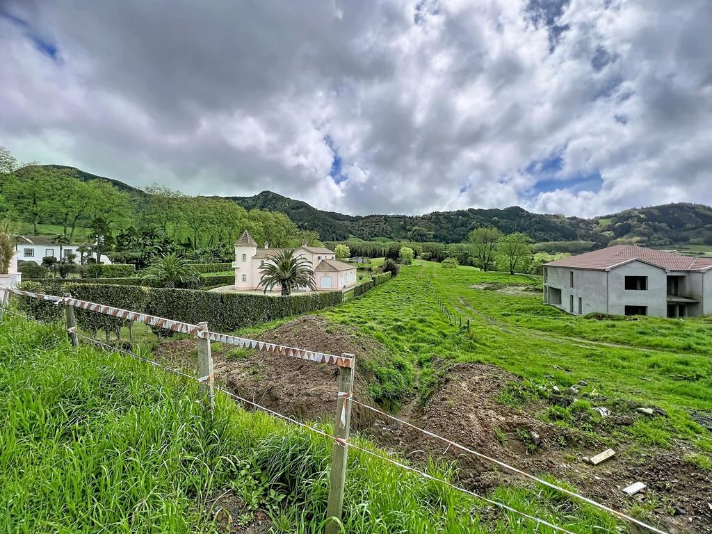 Terreno para Construção com vista para a montanha. - Image 17