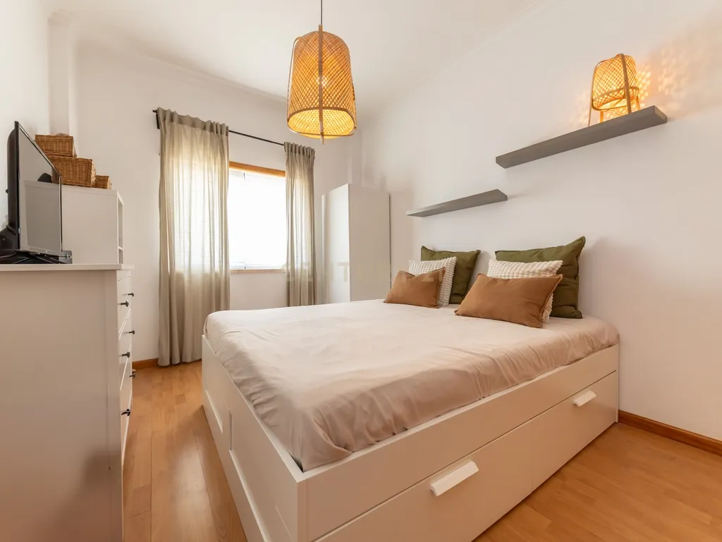 T2 Vila Nova de Caparica (Casalinho da Rosa) com 2 wcs e arrecadação - Image 21