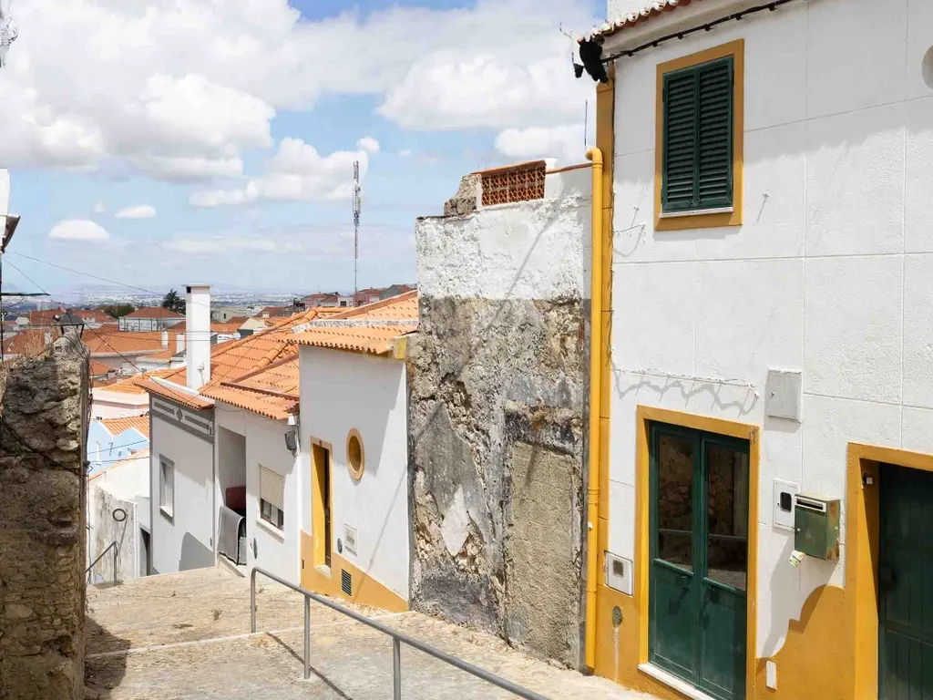 Moradia em ruinas no centro histórico de Palmela - Image 6