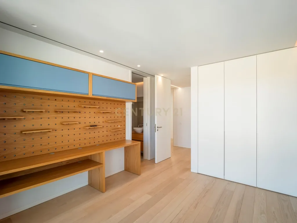 Apartamento T4 com Vista Mar em Condomínio Privado – Monte Estoril - Image 26
