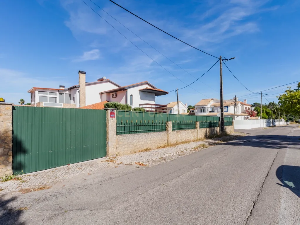 Moradia T4 como nova com piscina na Marisol em Lote de 500m² - Image 107