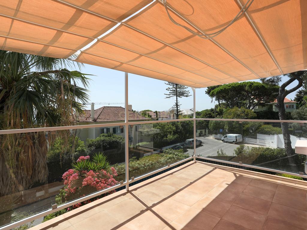 Deslumbrante Moradia T4+1 com Vista Mar e Piscina, Monte Estoril - Image 32
