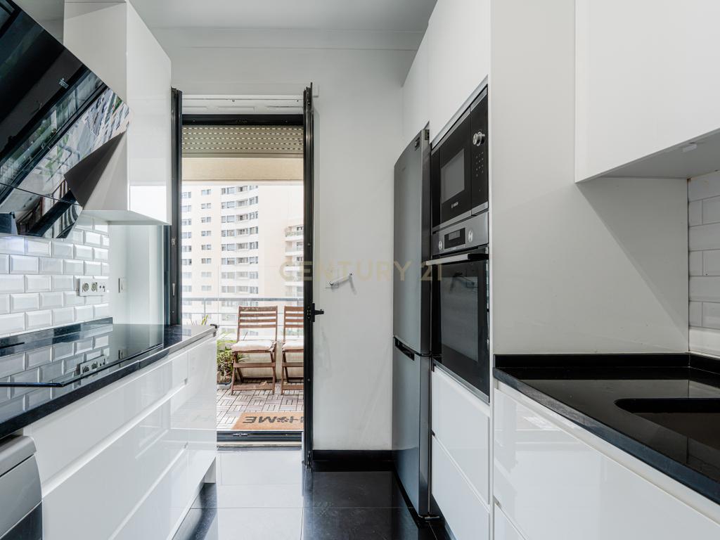 Apartamento T2 em Nova Campolide com Estacionamento - Image 8
