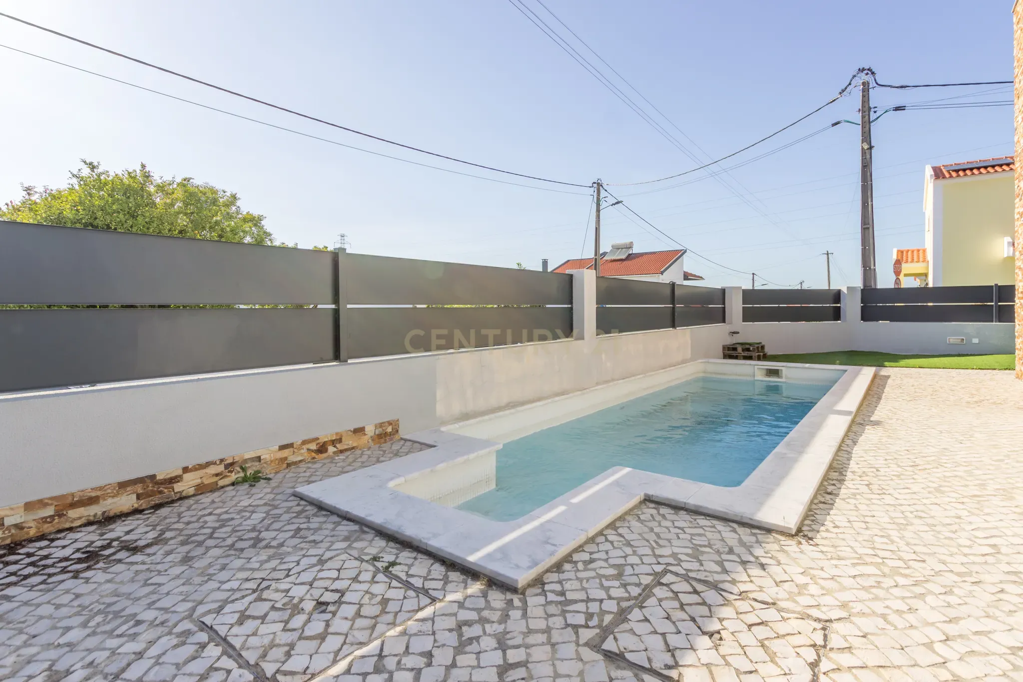 Fernão Ferro - Moradia Isolada de Quatro Assoalhadas com Piscina em Fernão Ferro   - Image 25