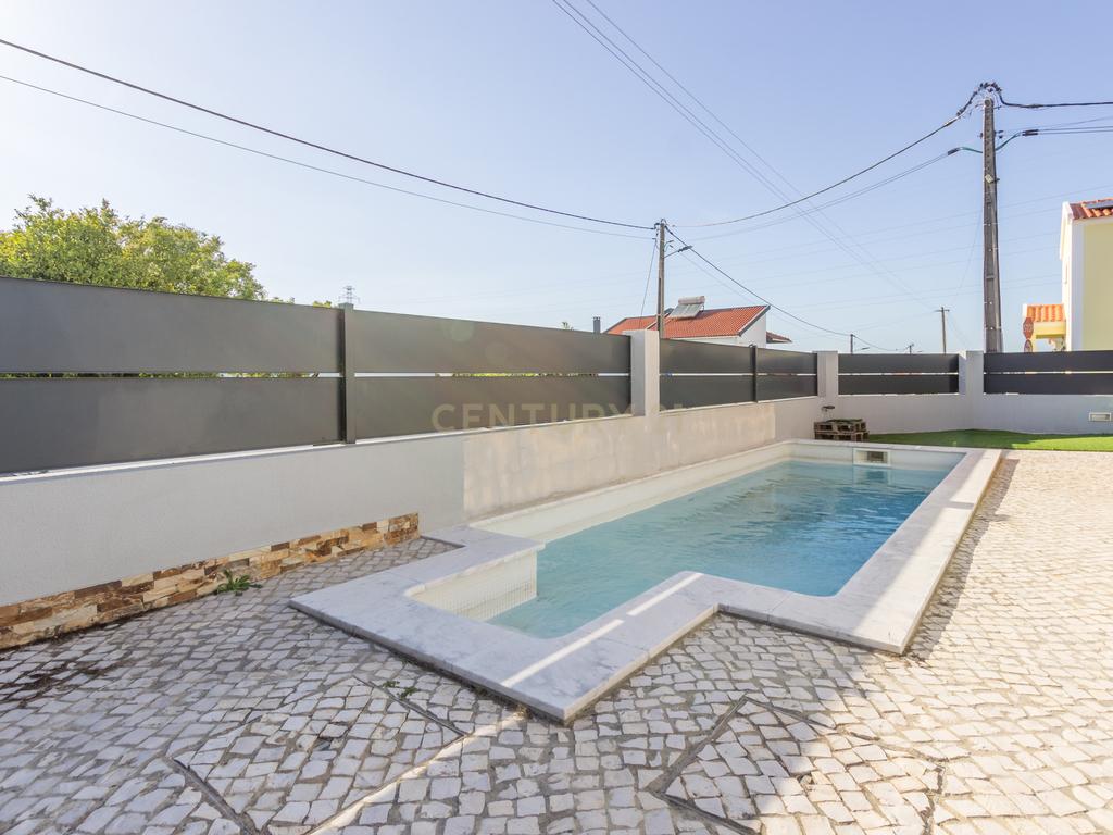 Fernão Ferro - Moradia Isolada de Quatro Assoalhadas com Piscina em Fernão Ferro   - Image 25