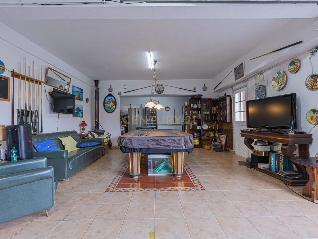 Moradia T4 com 3 Pisos + Sótão e Garagem — Famões - Image 72