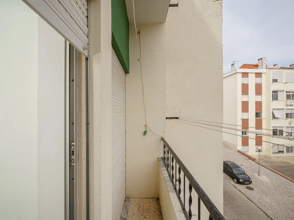 Apartamento T2 na Moita com 2 Varandas e Ponto de Carregamento para Veículos Elétricos - Image 18