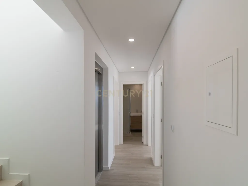 Condomínio Villas d’Ouro – Exclusividade e Conforto no Coração de Sesimbra - Image 38
