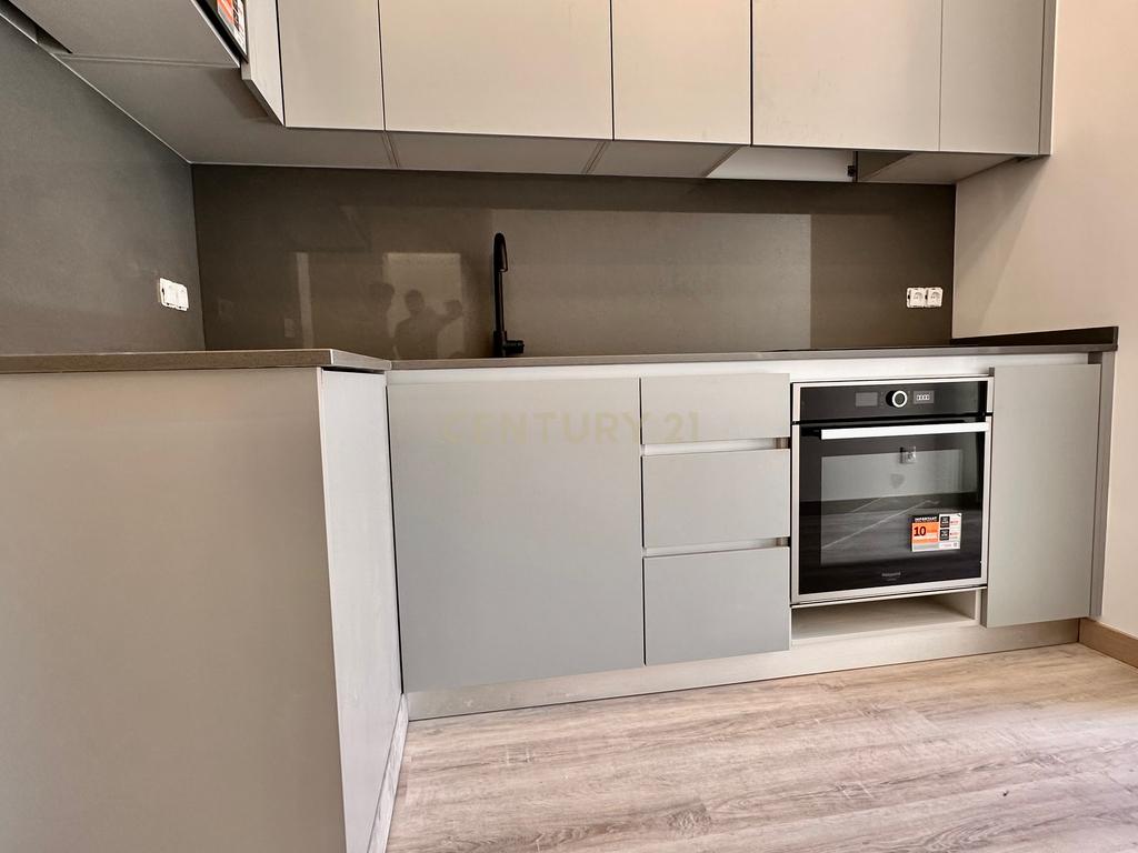 Venda T3 na Estrela - APARTAMENTO INTEGRALMENTE REMODELADO COM VARANDA GENEROSA - Image 6