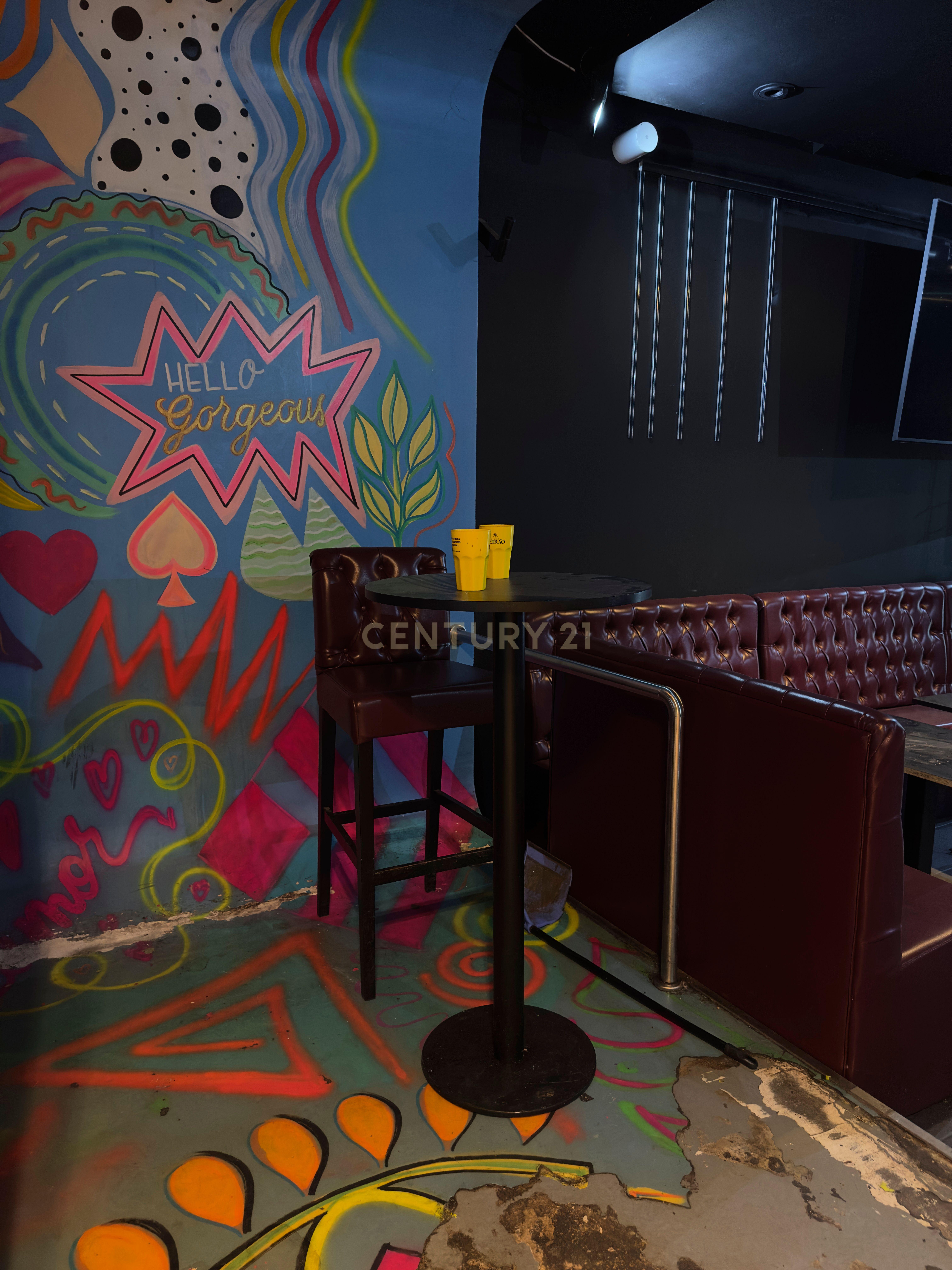 Fotografia 9 de Largo de Santos | Espaço Comercial / Bar / Cafetaria — Sem Trespasse e Pronto a Abrir