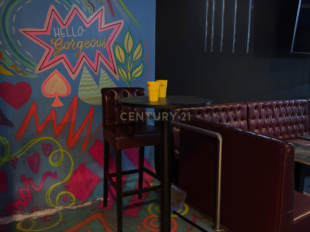 Largo de Santos | Espaço Comercial / Bar / Cafetaria — Sem Trespasse e Pronto a Abrir - Image 9