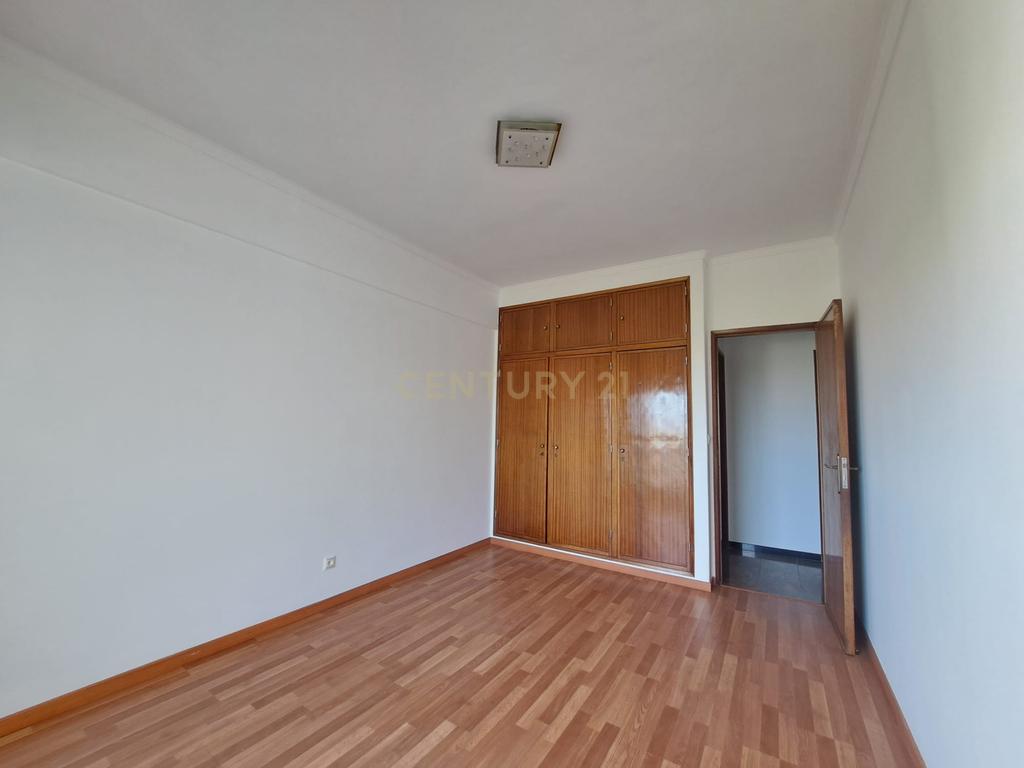 Apartamento T3 com 121m2 para arrendamento no Areeiro, Lisboa - Image 4