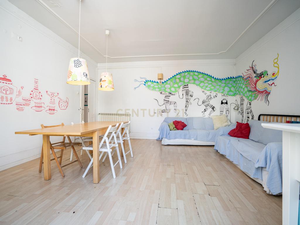 Apartamento Único com Vista sobre o Campo Pequeno – Lisboa - Image 10