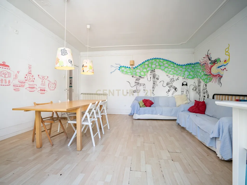 Apartamento Único com Vista sobre o Campo Pequeno – Lisboa - Image 10