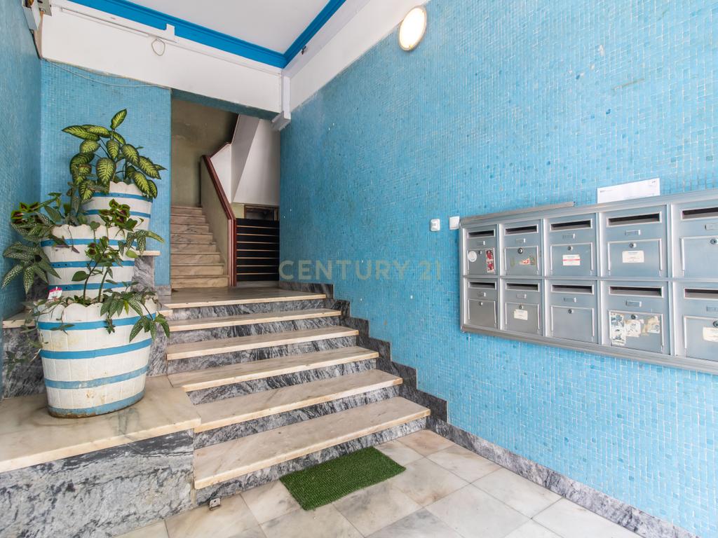 Apartamento T2 , com varanda e arrecadação , perto do metro -  Odivelas - Image 17