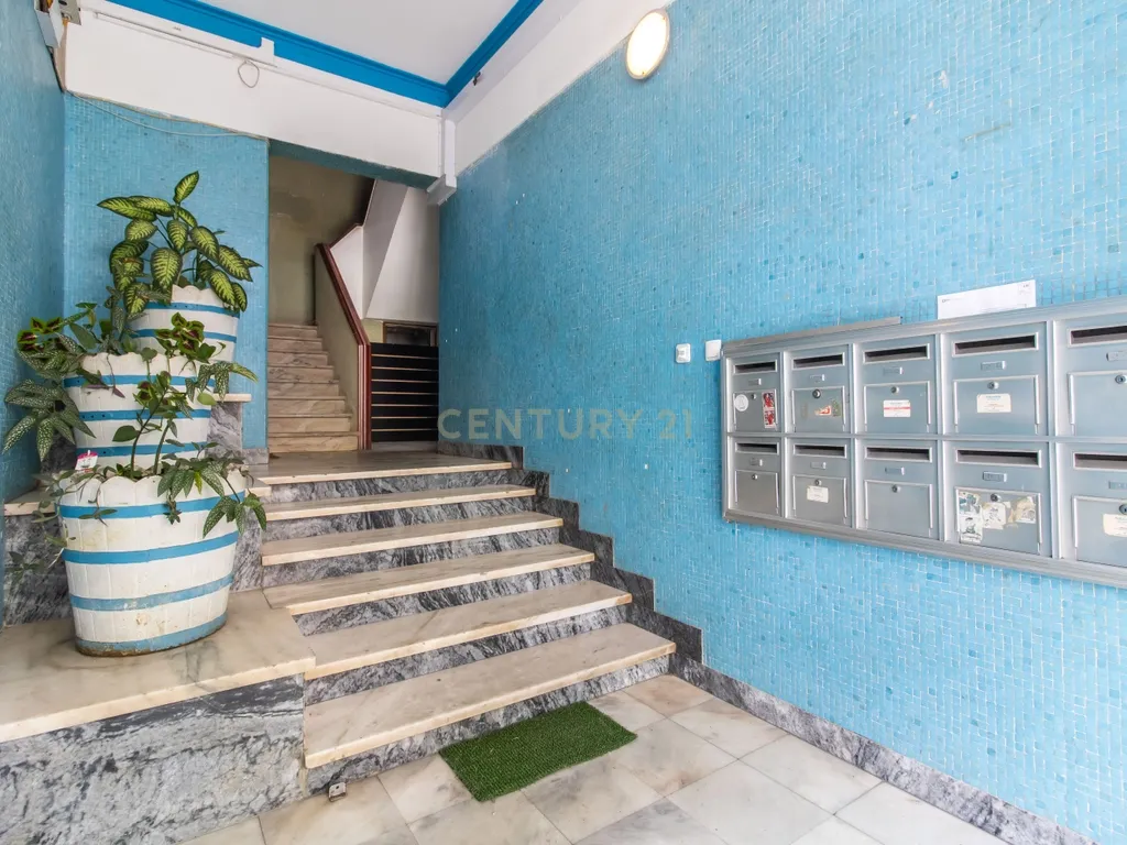 Apartamento T2 , com varanda e arrecadação , perto do metro - Odivelas - Image 17