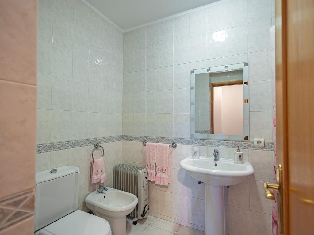 Apartamento T3 junto ao Estádio Municipal em Marco de Canaveses (3ºandar) - Image 14