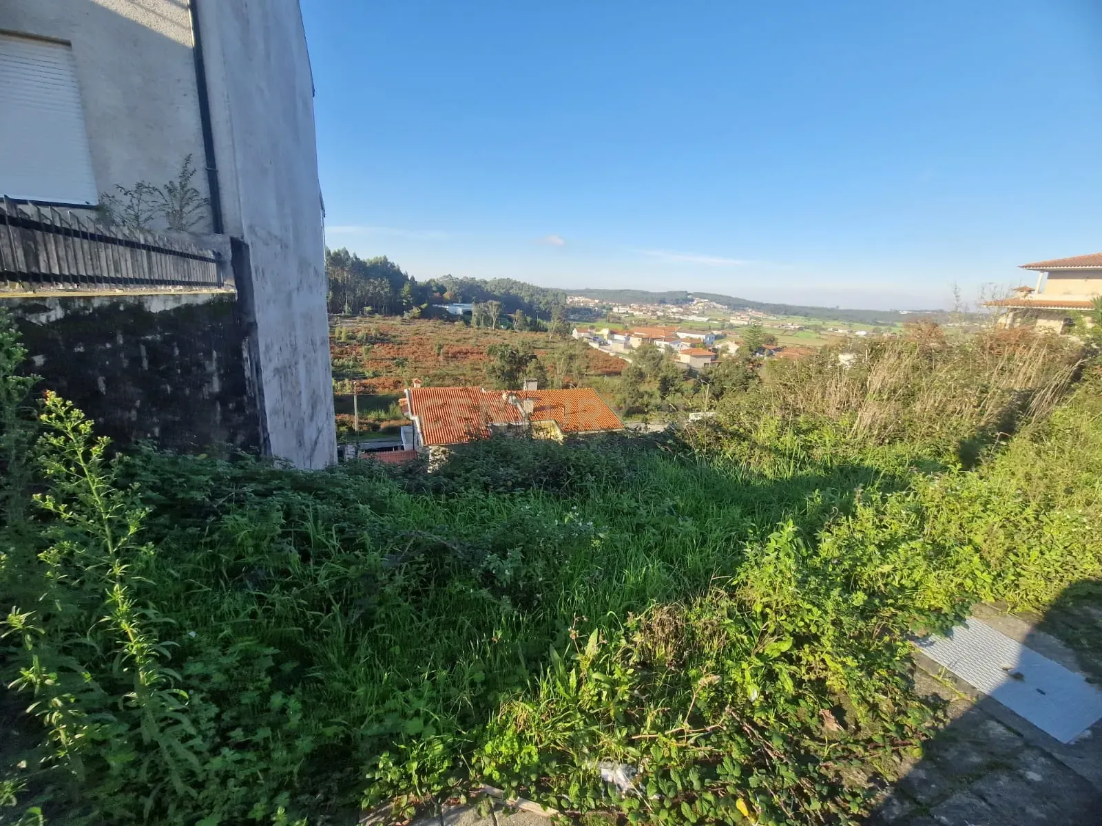 Terreno para construção de moradia de 3 frentes - Image 3