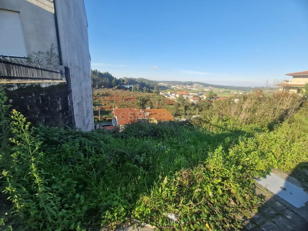 Terreno para construção de moradia de 3 frentes - Image 3
