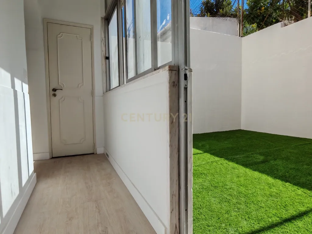 Apartamento T2 em Campolide, Lisboa - Image 1