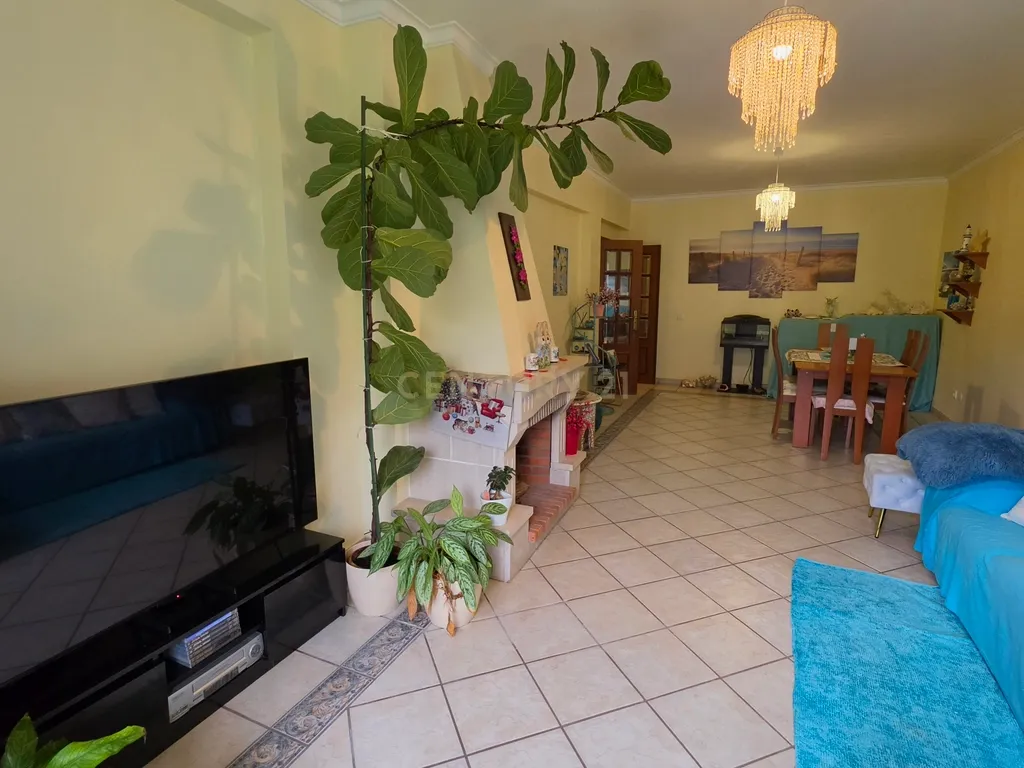 Apartamento Duplex T5 no centro de Palmela - Image 29