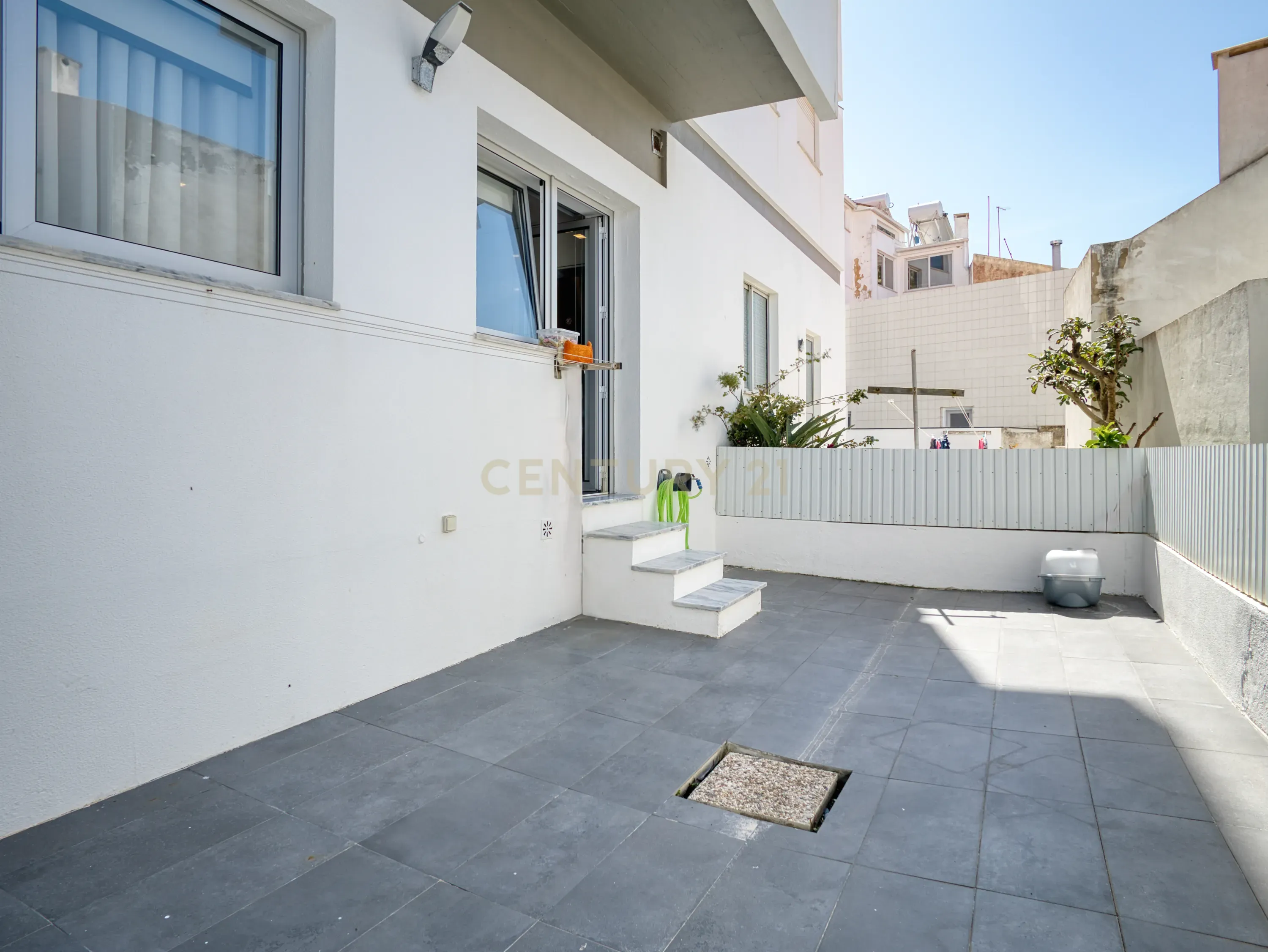 Apartamento Moderno T2 em Nazaré - Perto da Praia e Serviços - Image 21