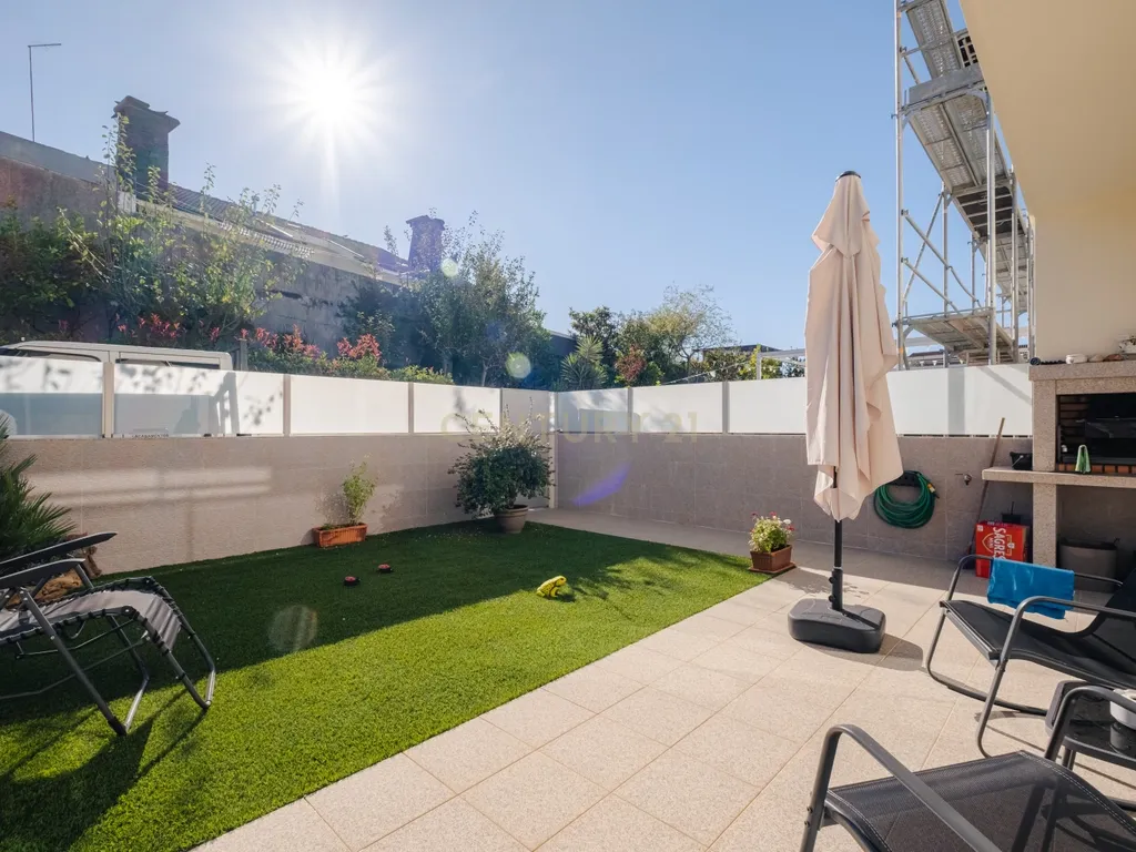 Moradia T4 com 255 m², Suíte Generosa, Jardim e Garagem para 3+ Viaturas | Astromil, Paredes - Image 48