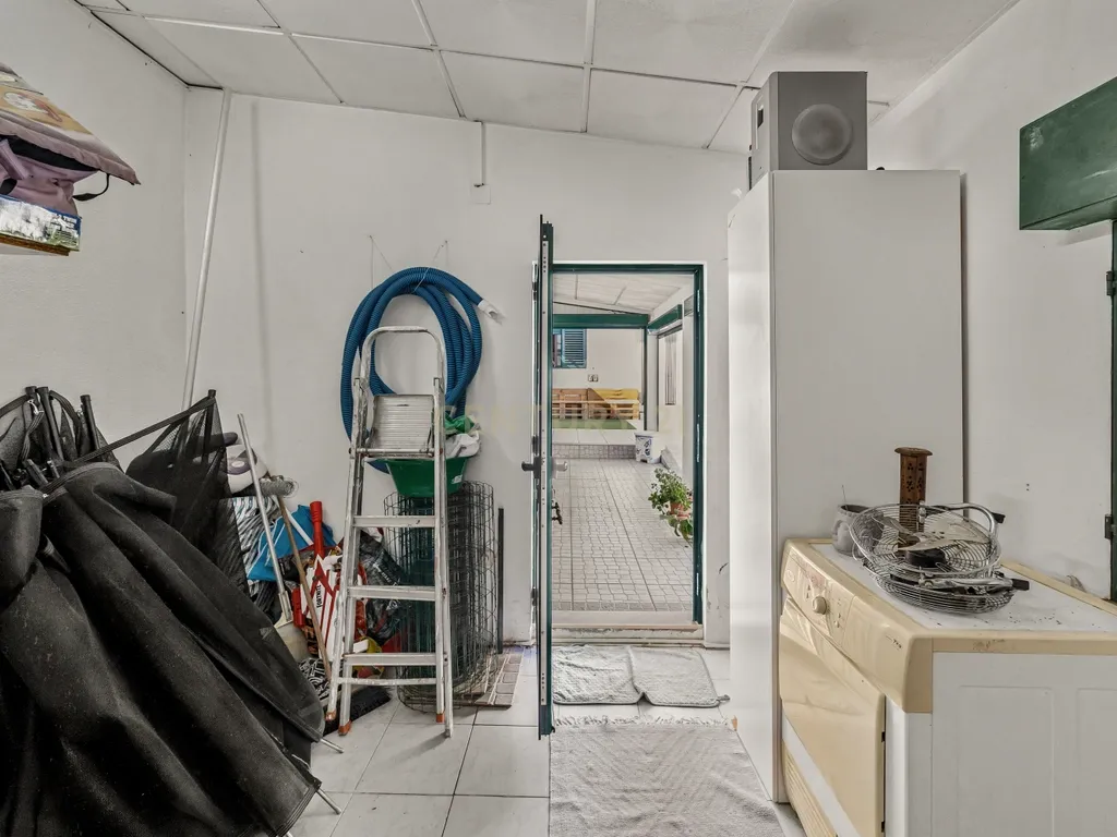 MORADIA T5 COM GARAGEM E PISCINA, 327 M² DE TERRENO PARA USUFRUIR - Image 31