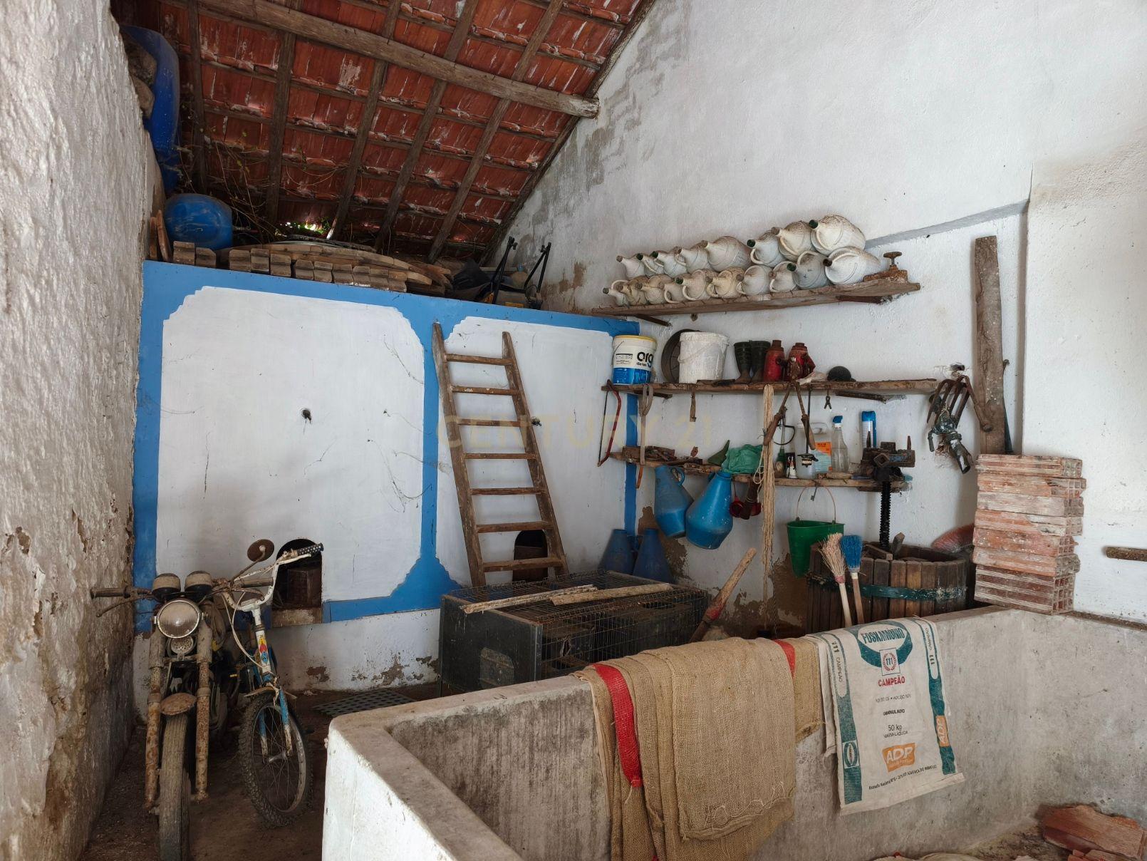 Arrecadação com Potencial de Transformação em Alojamento Local, Vila Chã - Alenquer
