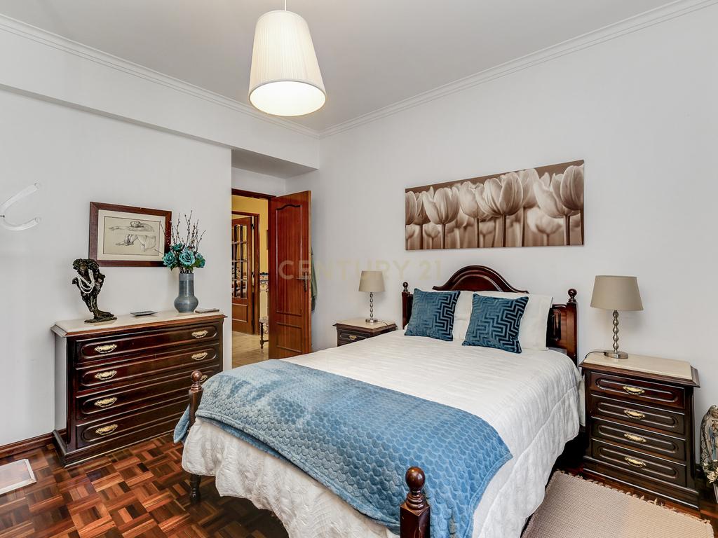 Apartamento T3 com Terraço Privativo e Jacuzzi – Alto da Brandoa            - Image 8