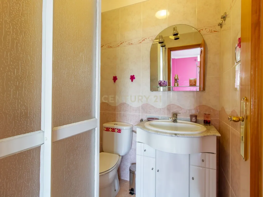 Apartamento T2 com suíte, varandas e garagem-  Cacém - Image 9