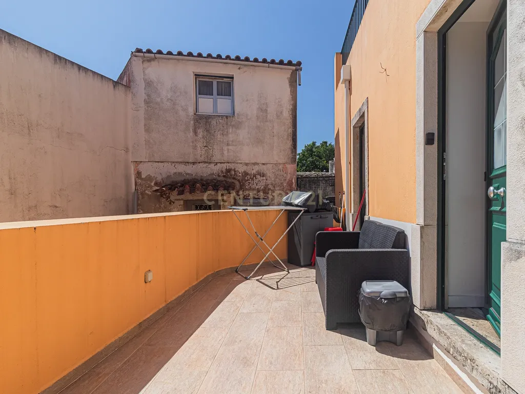Moradia T2 Renovada em Fanhões – Conforto e Tranquilidade às Portas da Cidade - Image 2