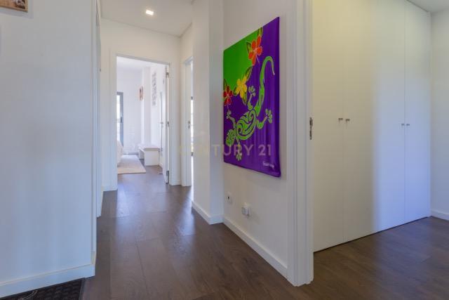 Luxuoso apartamento T3 duplex com Vista Panorâmica em Quinta de Santa Teresa, Charneca de caparica - Image 16