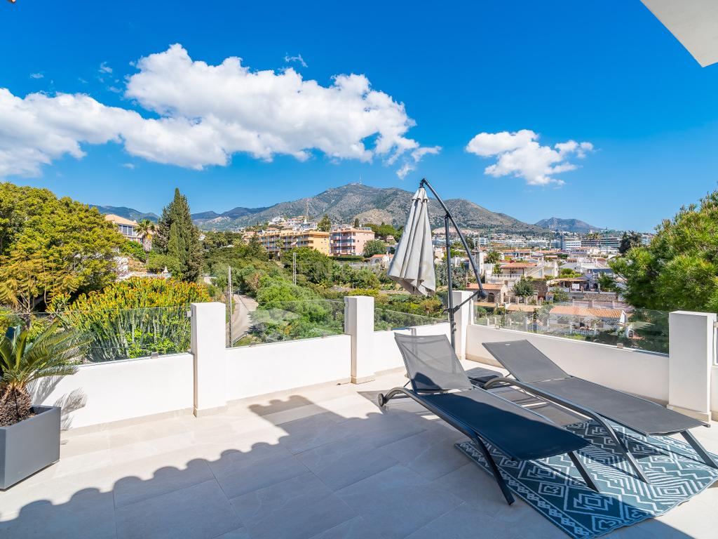 Moradia renovada com vista para o mar e perto da praia – Torreblanca, Fuengirola - Image 42