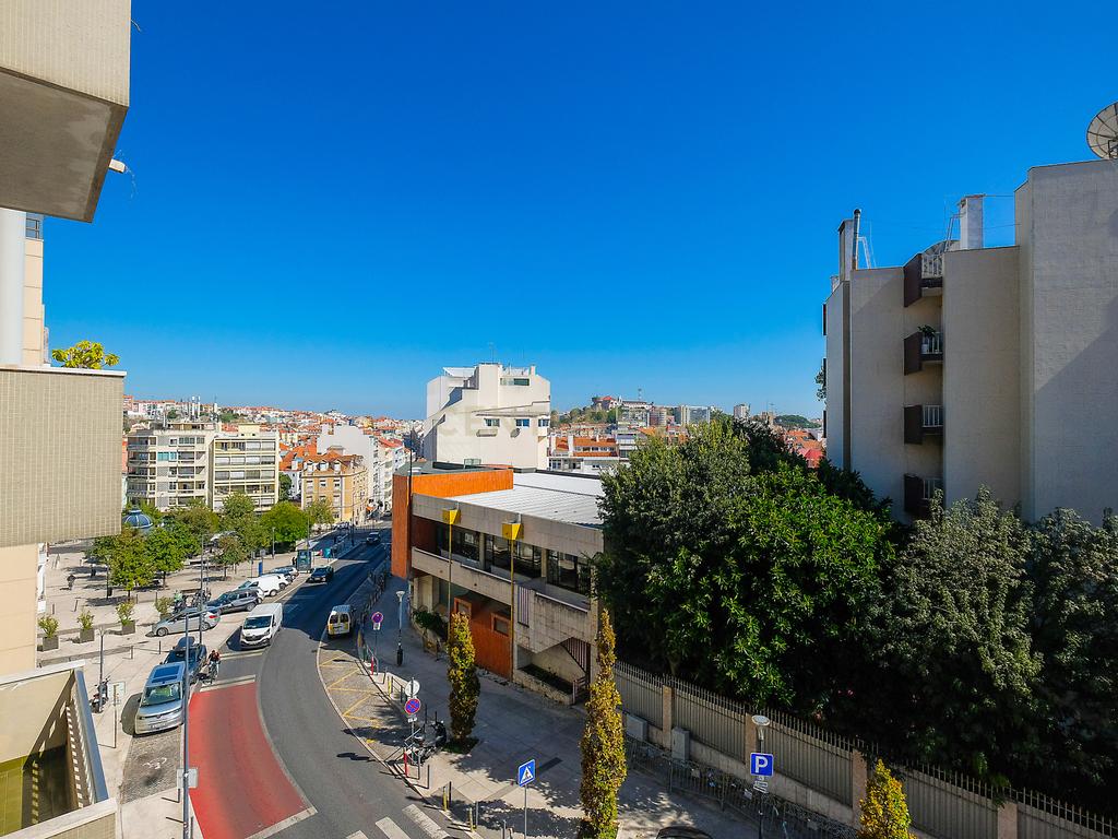 Arrendamento T1 Mobilado com Garagem, duas Varandas na Rua Visconde de Santarém - Image 11