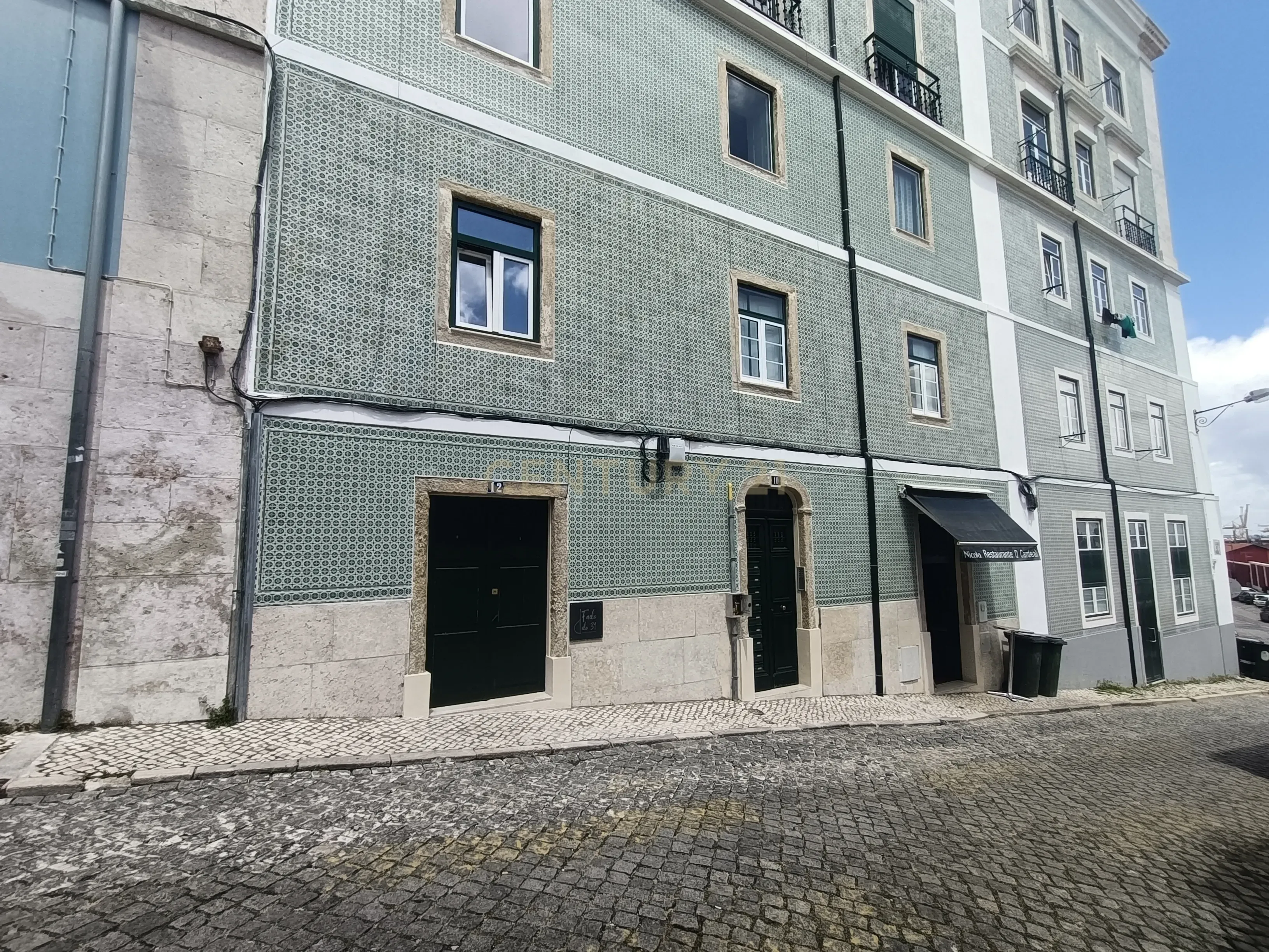 Apartamento T1 com terraço, perto de Santa Apolónia - Image 20