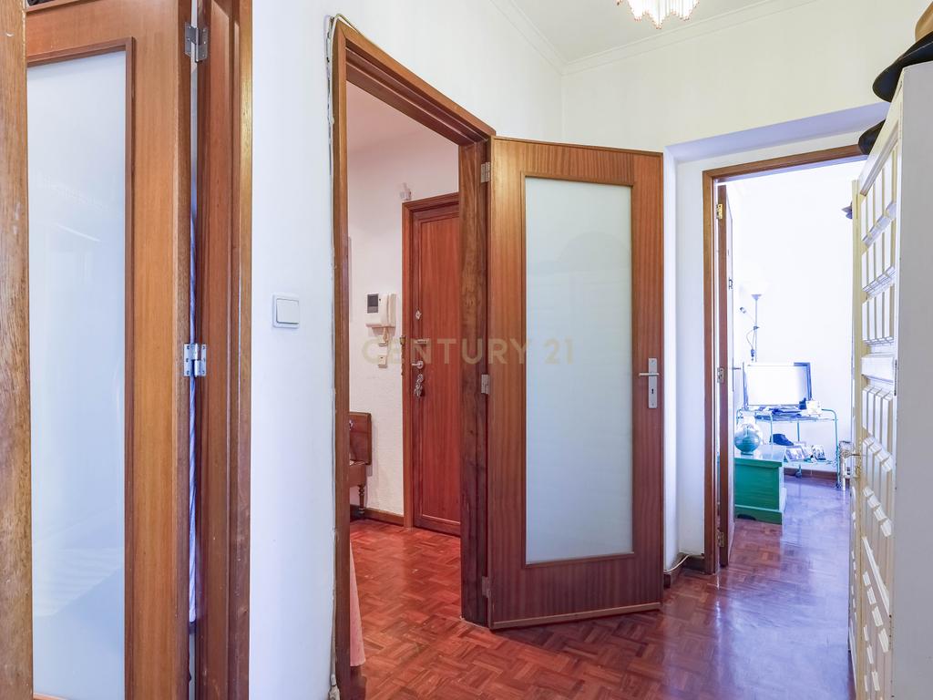 Apartamento T4 com Elevador e Vistas Deslumbrantes em Matosinhos Sul - Image 14