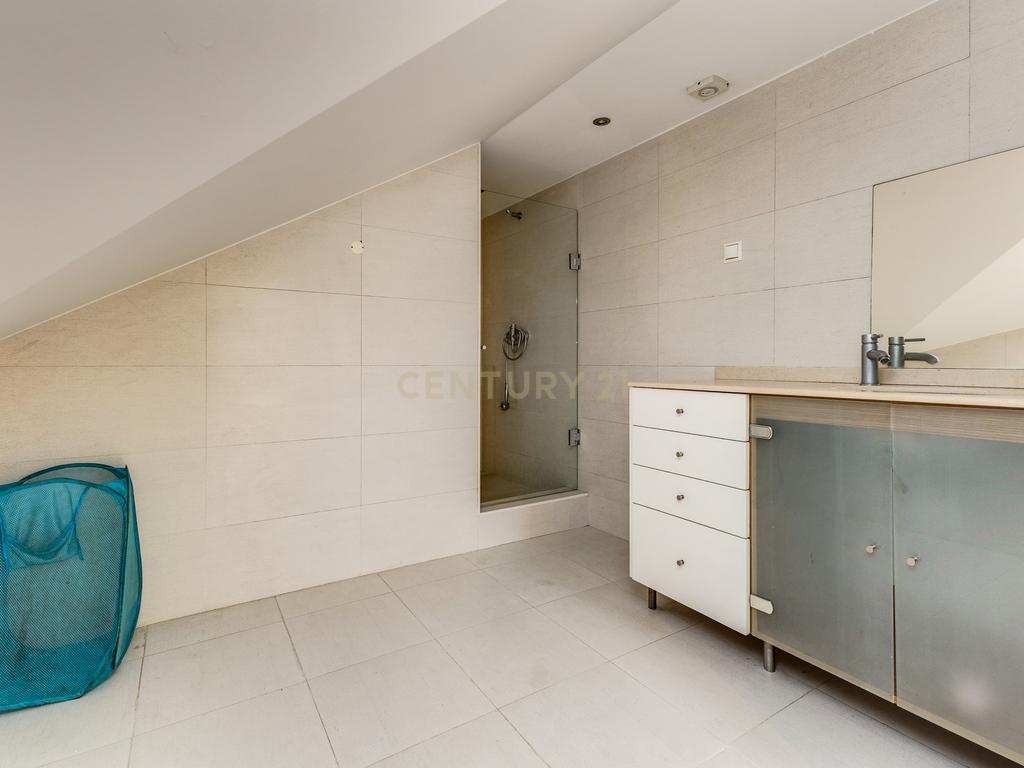 Apartamento T4+1 Duplex na prestigiada Quinta da Beloura II – Sintra - Image 7