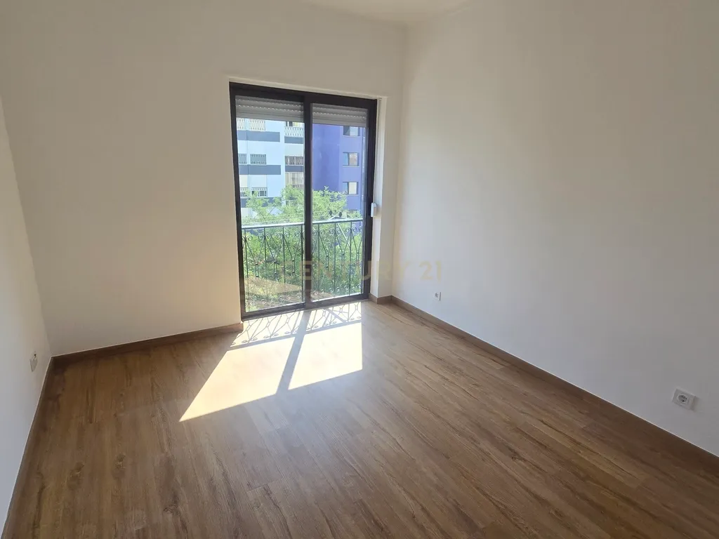 Apartamento T3 Totalmente Remodelado para Arrendamento | Bairro do Liceu | Setúbal - Image 15