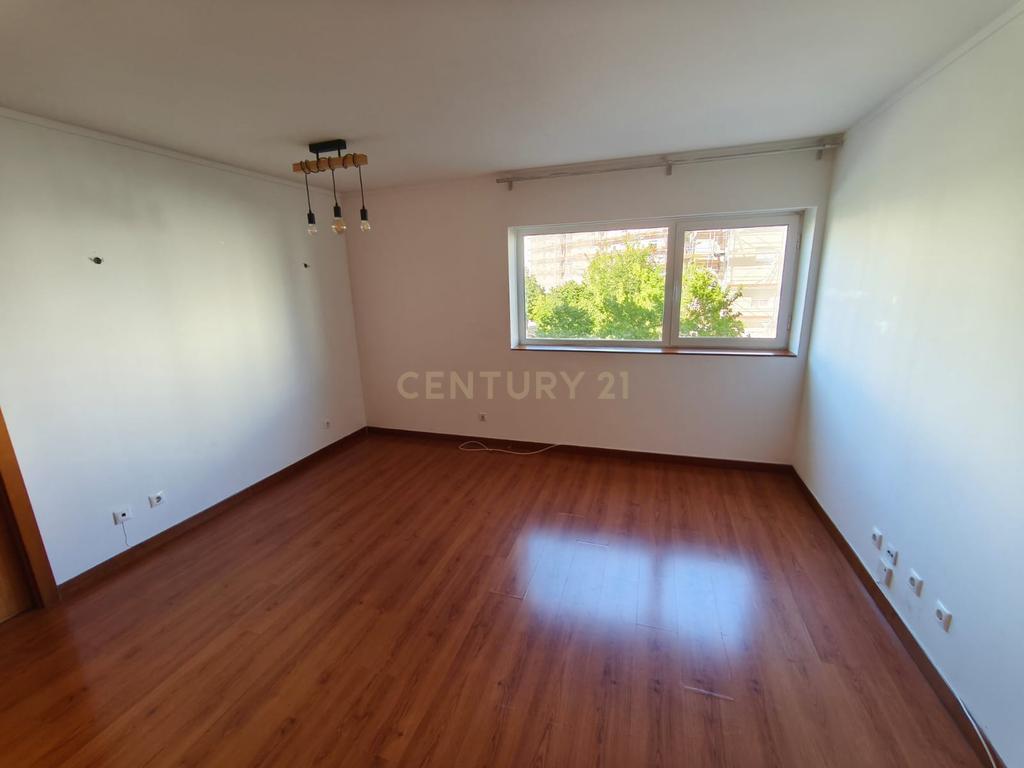 T1 com Garagem e Arrecadação no Condomínio São Gonçalo – Alta de Lisboa - Image 7