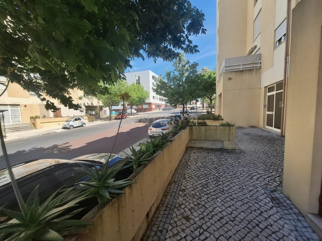 Apartamento T2 no Alto da Faia em Telheiras - Image 19
