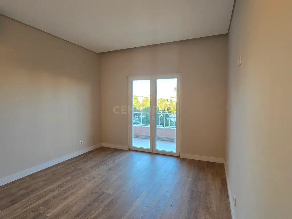 Luxuosa Penthouse Duplex T4+1 na Costa da Guia, em Cascais, com Vista Mar - Image 25