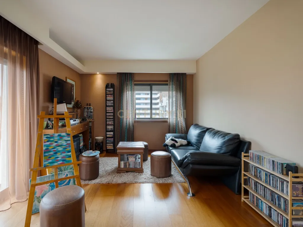 Penthouse Exclusiva T5 – Luxo, Conforto e Espaço em Pleno Coração da Cidade - Image 30