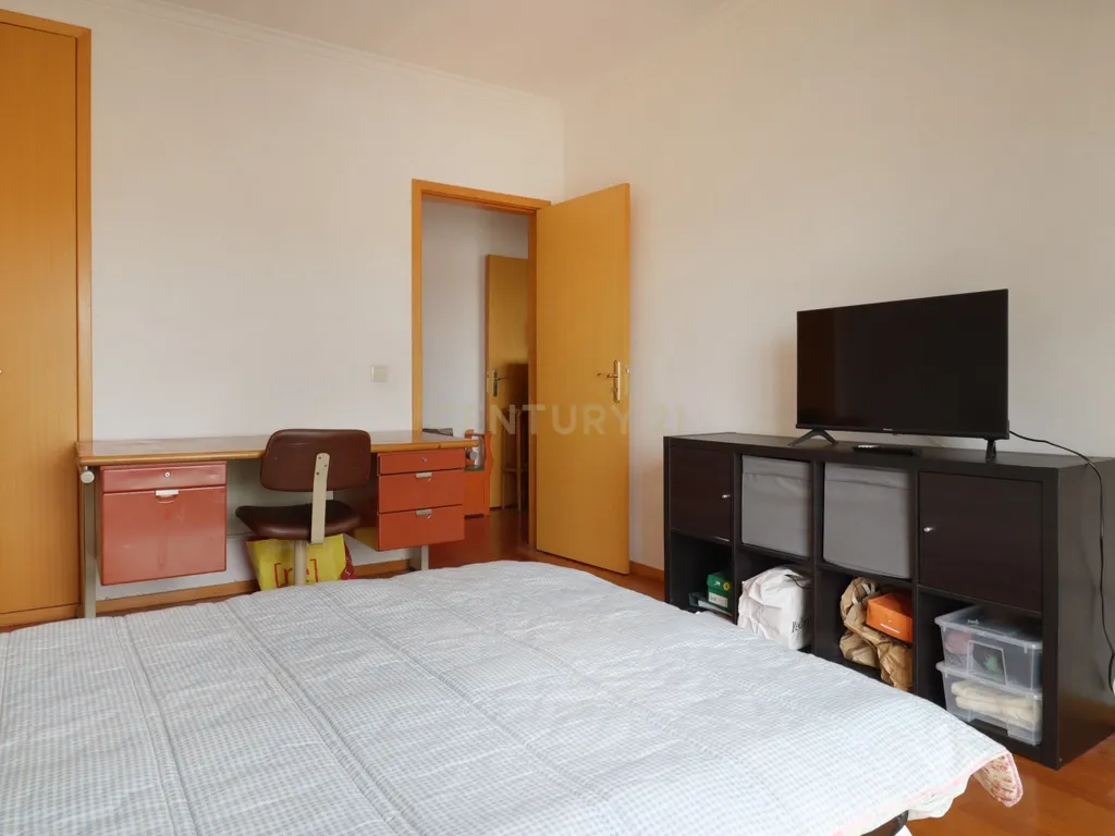 Apartamento T3 Caulinos, 2 Lugares de Garagem e Arrumos - Image 22