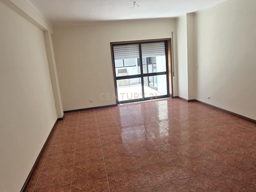 Arrendamento | Excelente Oportunidade em Leça da Palmeira – T2+1 com Terraço e Garagem 🌟 - Image 5