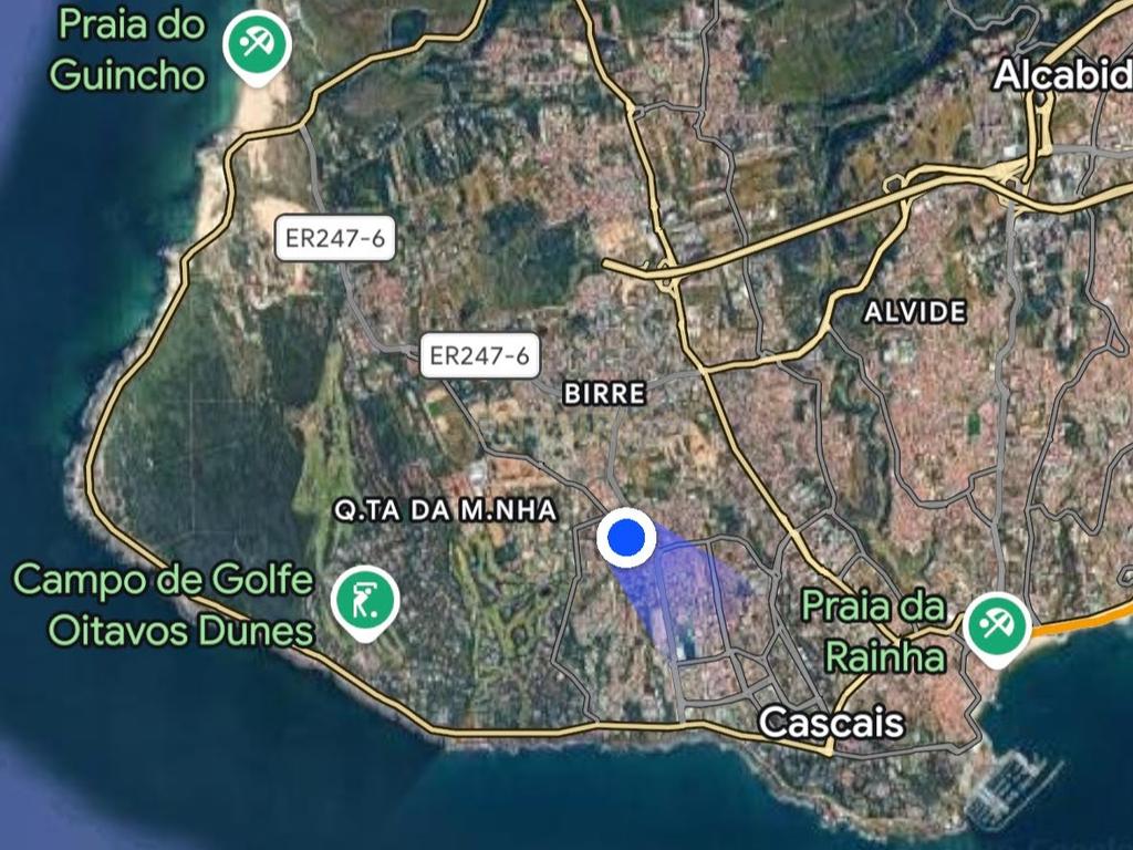 T2 remodelado com garagem em Cascais - Image 30